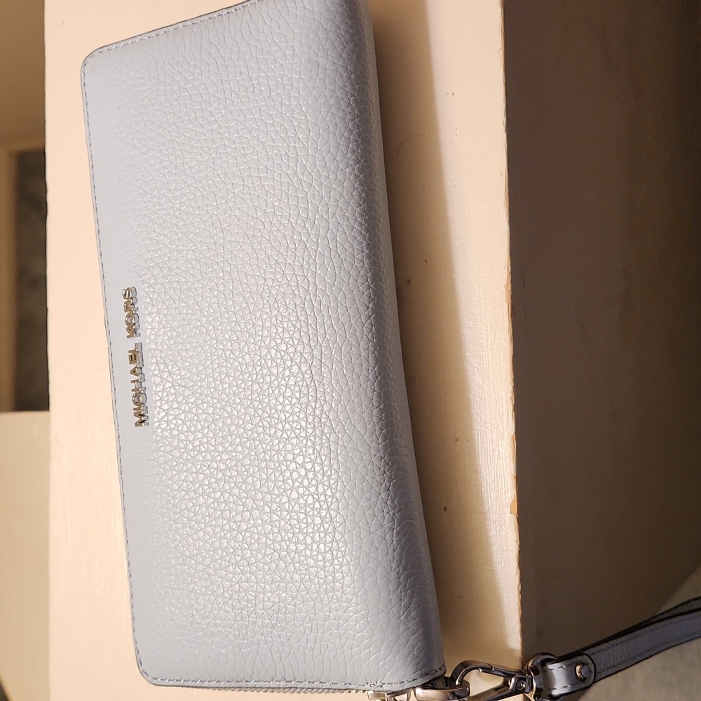 Large wristlet